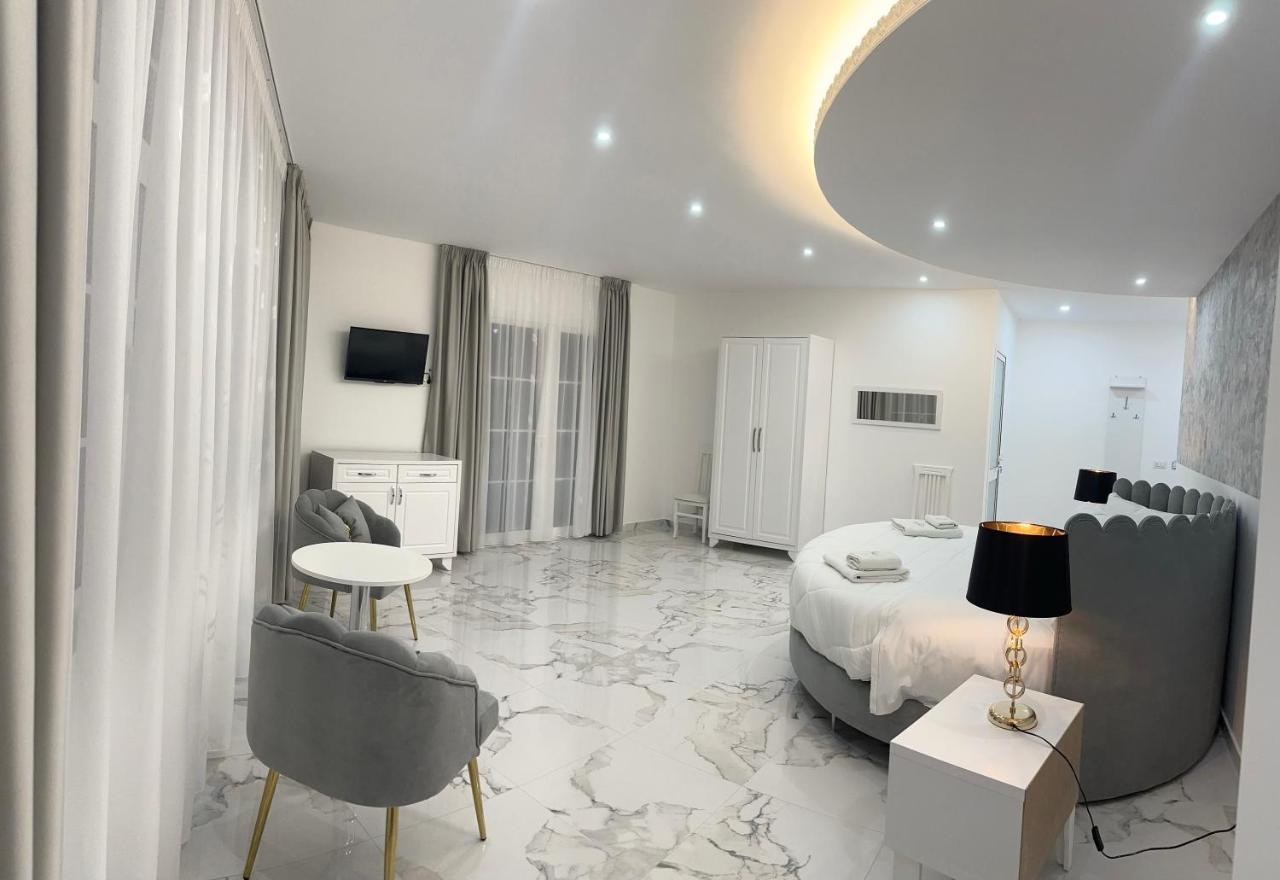 Ujvara Hotel Golem (Tirana)