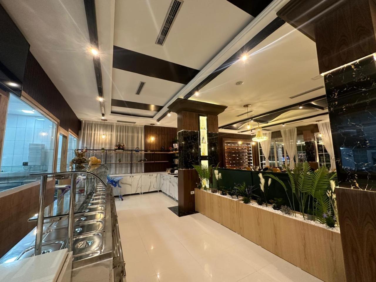 Ujvara Hotel Golem (Tirana)